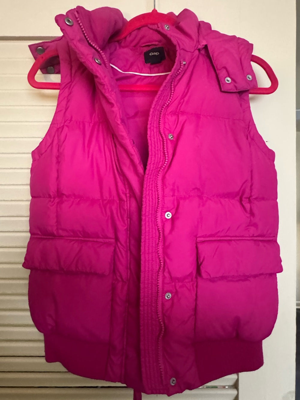 EUC GAP women’s pink-fuschia hooded down vest, small